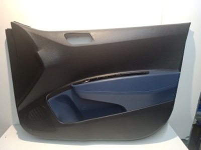 Hyundai i10 обшивка обивка дверь правый перед 13r фото №1