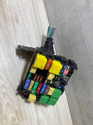 Коробка запобіжників 9808959080 toyota proace city 2 ii 2.0 d-4d 19- фото №1