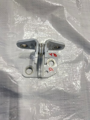 Jeep grand cherokee wk2 петля двері задній правий фото №1