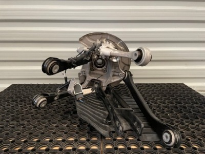 Bmw g30 поворотный кулак ступица рычаги правый задняя 6866338 фото №1