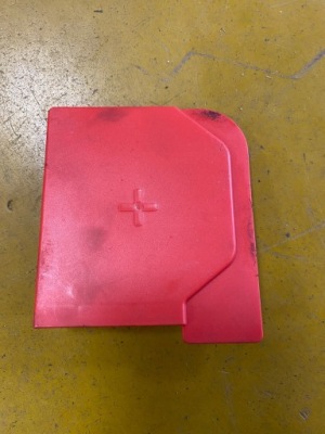 Заглушка клеми plus акумулятор mercedes infiniti фото №1