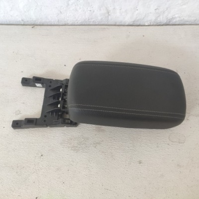 Kia rio iv 2017 23 підлокітник перед шкіра фото №1