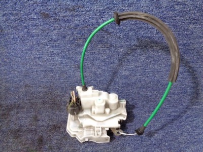 Замок дверь 50513063 alfa romeo 159 05-11r. правый передний фото №1