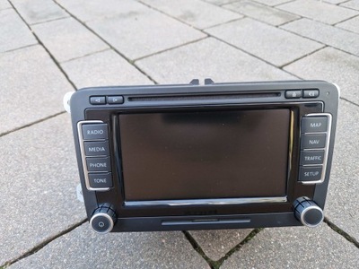 VW PASSAT B7 GOLF VI TIGUAN I EOS KITI RADIO NAVIGACIJA 1T0035680B Z KODU 