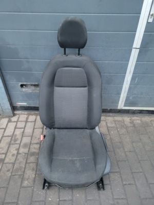 Peugeot 301 сиденье левый передний водителя фото №1