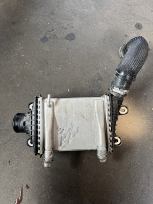 Jeep wrangler jl 2.2 интеркулер 68299296aa фото №1