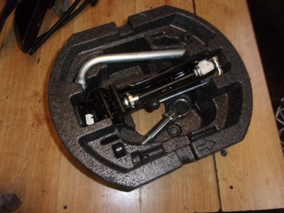 Skoda fabia ii домкрат ключ hak вкладиш комплект фото №1