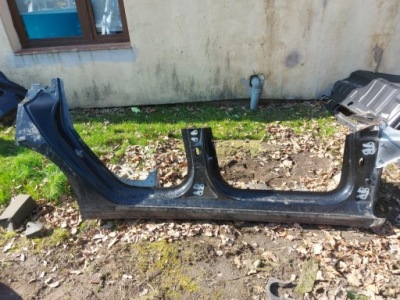 Tesla model 3 поріг блок двигуна правий a b c фото №1