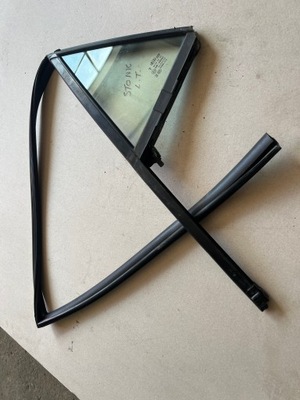 Kia stonic 17- скло двері задня задня трикутне фото №1