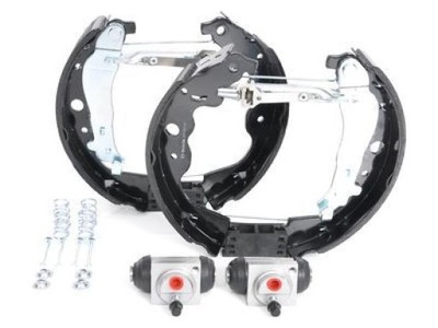 Bosch набір колодка ham. renault captur/clio 0,9-1,2/1,5 dci 12- kpl. з cyl фото №1