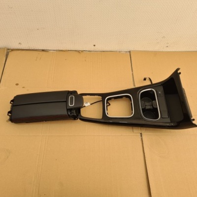 Mercedes a-klasa w177 подлокотник туннель средний фото №1