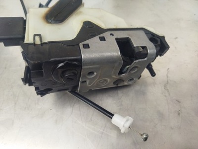 Peugeot 208 i 2008 замок дверь правый перед 5 pin фото №1