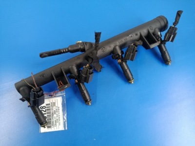 Citroen c5 1.8 16v молдинг питающая 4форсунки 9628084680 фото №1