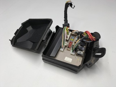 Renault clio iii 2007 рамка / модуль предохранителей фото №1