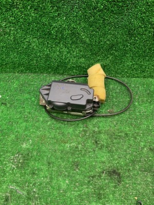 Mercedes r w251 защёлка замок крышки задний oryg a1647400335 фото №1