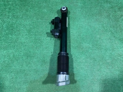 Mercedes gle w167 амортизатор лівий задня задній a1673202301 фото №1