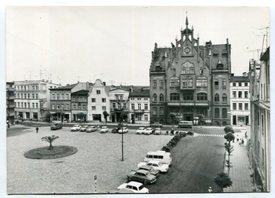 CHOJNICE :: Plac Bojowników PPR - stare auta