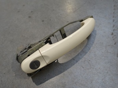 Vw new beetle 1y0 cabrio ручка двері зовнішня права комплектна кронштейн фото №1