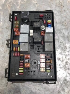 Коробка запобіжників opel astra j 13449203 фото №1