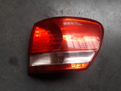 Toyota avensis verso лампа задня права фото №1
