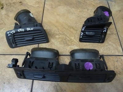 Volvo v70 2.4d 04' ґрати обдув 3409374 фото №1