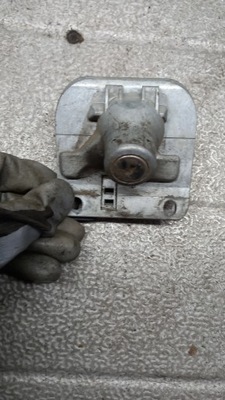 Замок кришки volvo s60 фото №1