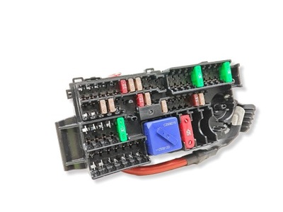 Bmw 1 f70 коробка запобіжників 8720724 фото №1