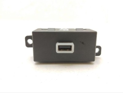 Chrysler pacifica 2018 роз'єм / з'єднувач usb 68256810aa фото №1