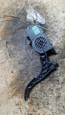 Потенциометр газа skoda fabia 1.4b 06r фото №1