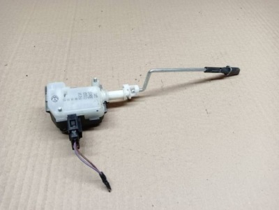 Vw golf plus привід кришка заливної пального 5m0810773 фото №1