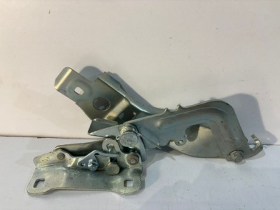 Mercedes w247 gla петля капот лівий - 15493 фото №1