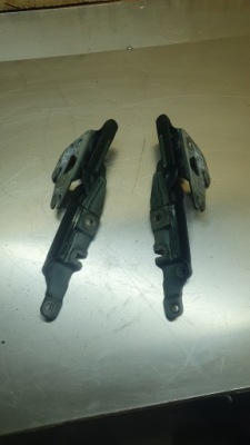 Петлі задній кришки audi a6 c5 2.4 v6 фото №1