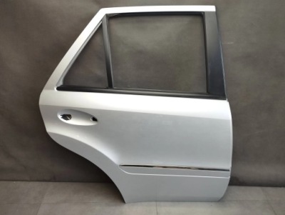 Mercedes ml w164 дверь правое задняя 775 фото №1