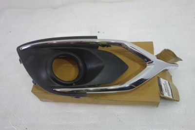 Решітка протитуманної фари хром правий mitsubishi space star ii lift 6402a392 фото №1