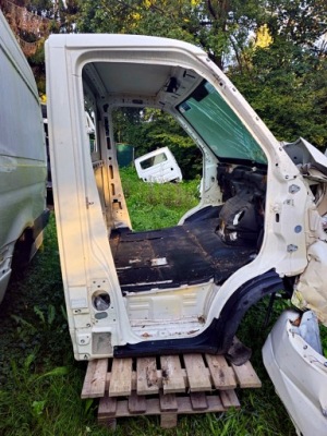 Iveco 14- блок двигателя порог кабина правая сторона фото №1