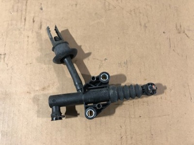 Насос сцепления opel vivaro b 93461342 фото №1