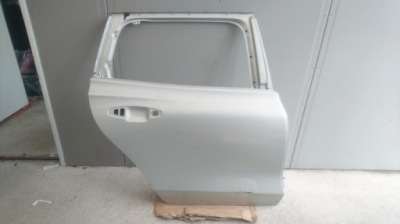 Двері праве задня volvo v60 ii фото №1