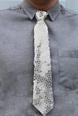 Krawat srebrny z cekinami