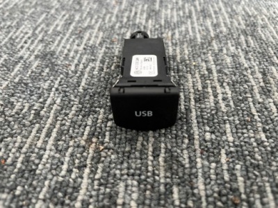 Vw polo v 6r lift 1.0 mpi вхід port usb оригінал фото №1