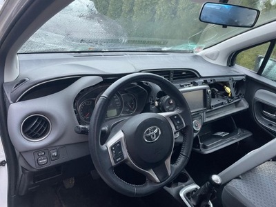 Toyota yaris iii панель приладів приладова + подушки безпеки фото №1