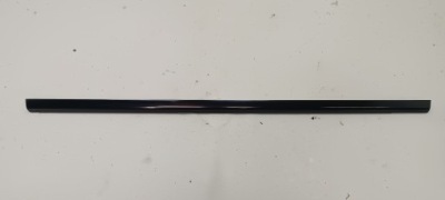 Mercedes w205 c43 17r молдинг ущільнювач лівий задня фото №1