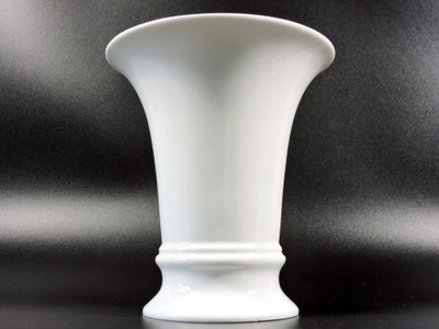 Wazon Tettau Atelier klasycyzm biała porcelana