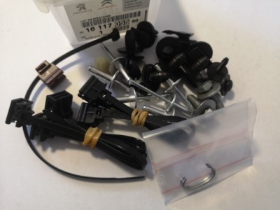 Набір кліпси штифти бампера задня citroen c3 iii фото №1