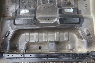 Підлога багажника suzuki jimny ціла 2012r фото №1