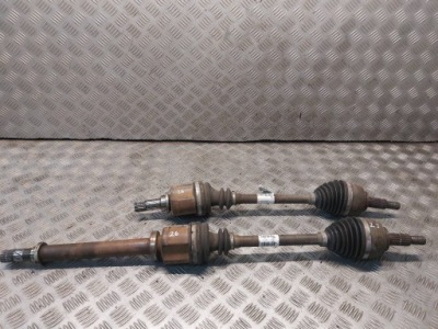 Приводной вал левое  + правый  перед renault clio 3 рестайлинг  1.5 dci 8200598563 820041337 фото №1