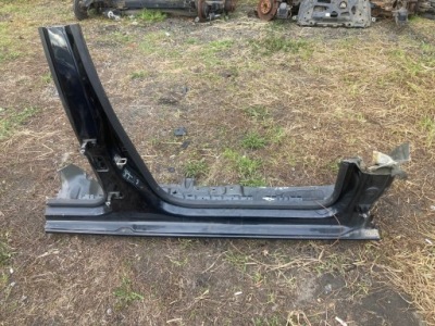 Поріг правий блок двигуна двері seat leon iii 3 kombi 2015r фото №1