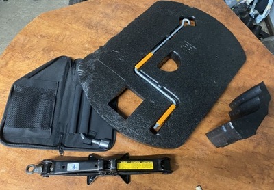 Lexus is 220 is 250 is 350 домкрат пінополістирол болт набір фото №1