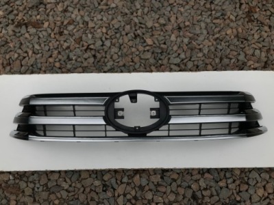 Toyota hilux 8 viii решітка радіатора решітка радіатора перед передній 2015-2020 фото №1