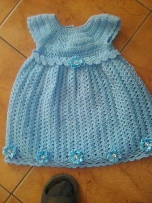 sukieneczka na szydelku dla dziecka