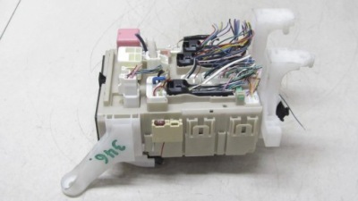 Toyota verso lift 1.6 коробка предохранителей 82730-0f330 фото №1